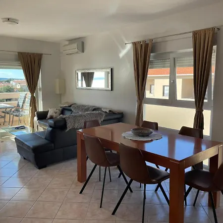 Mavarcica アパート トロギール